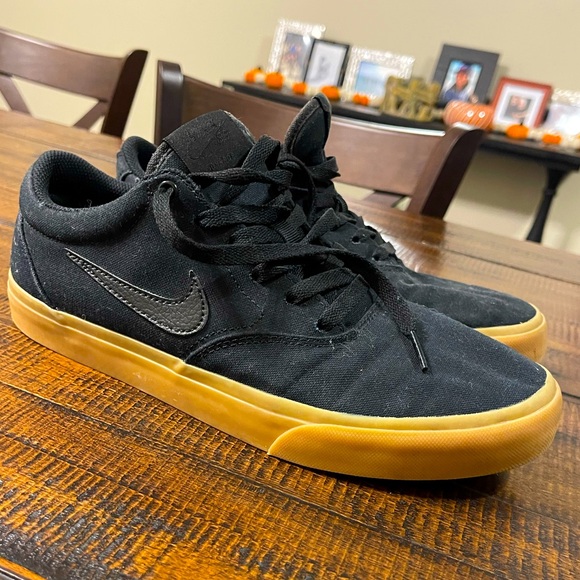 Nike SB Charge Sneaker - Men's Sz 8.5 - Black/Gum - Picture 1 of 8